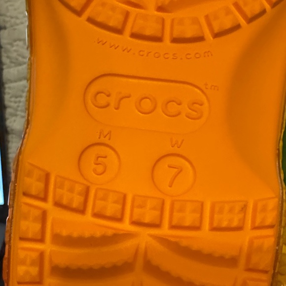 NWOB HARIBO Gummy Bear crocs - size 5 men and 7 women - Picture 10 of 10